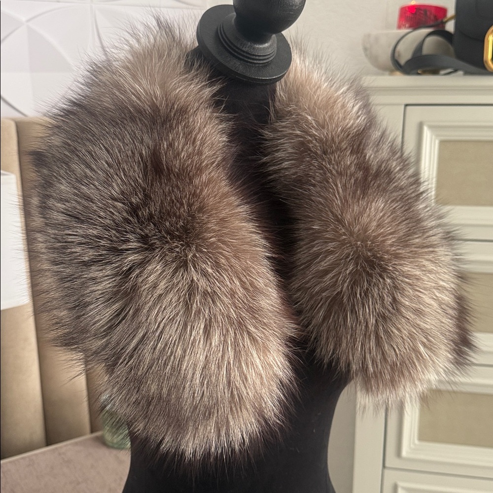 Saga furs crystal fox fur scarf clip on collar - Picture 7 of 10